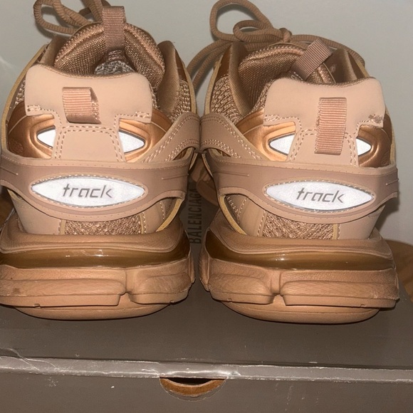 Balenciaga Track Size 45EU/12US
Beige Slightly Worn W dustbag - Picture 3 of 9